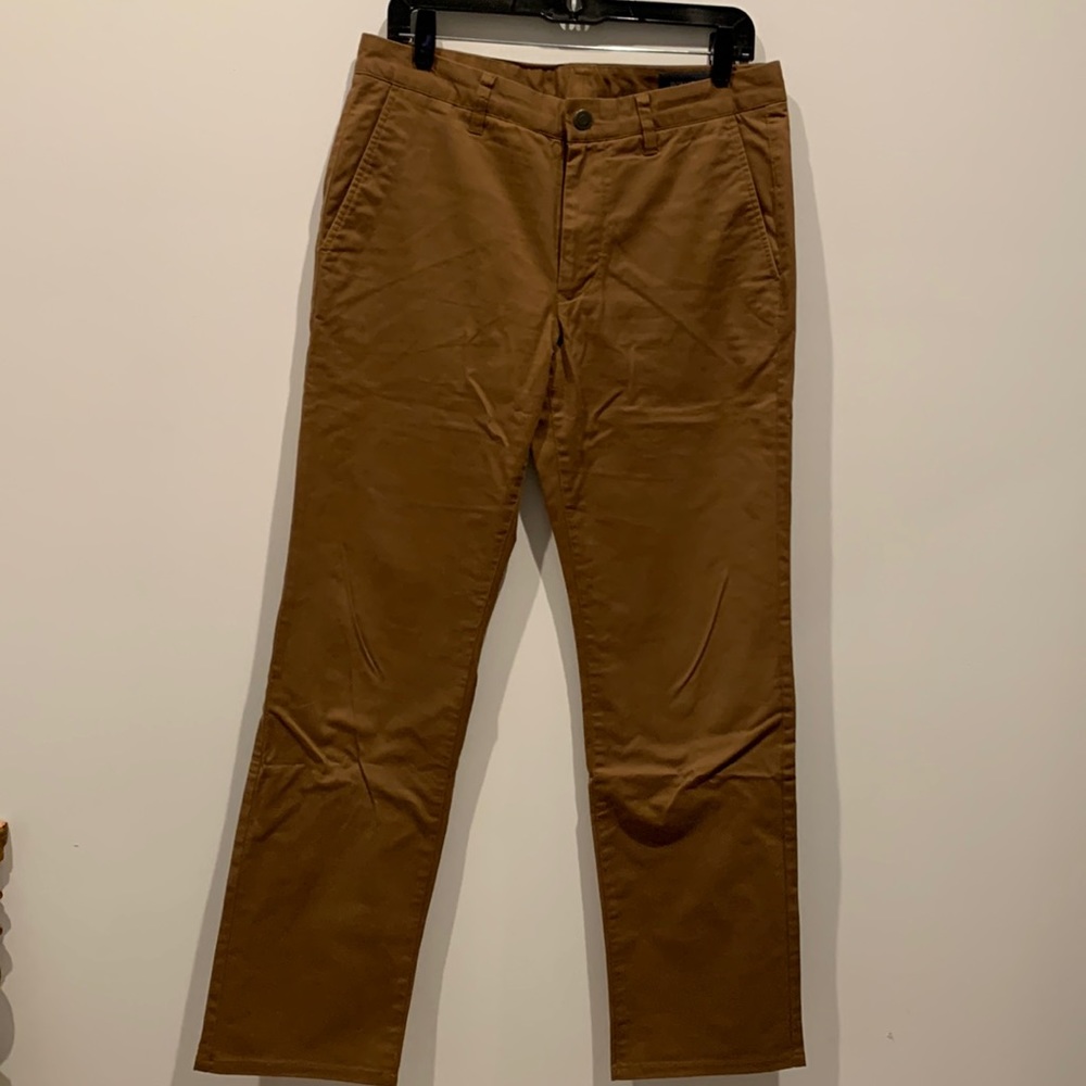 Men’s pants, 31x30, straight leg, smoke-free home. Like new, no stains.